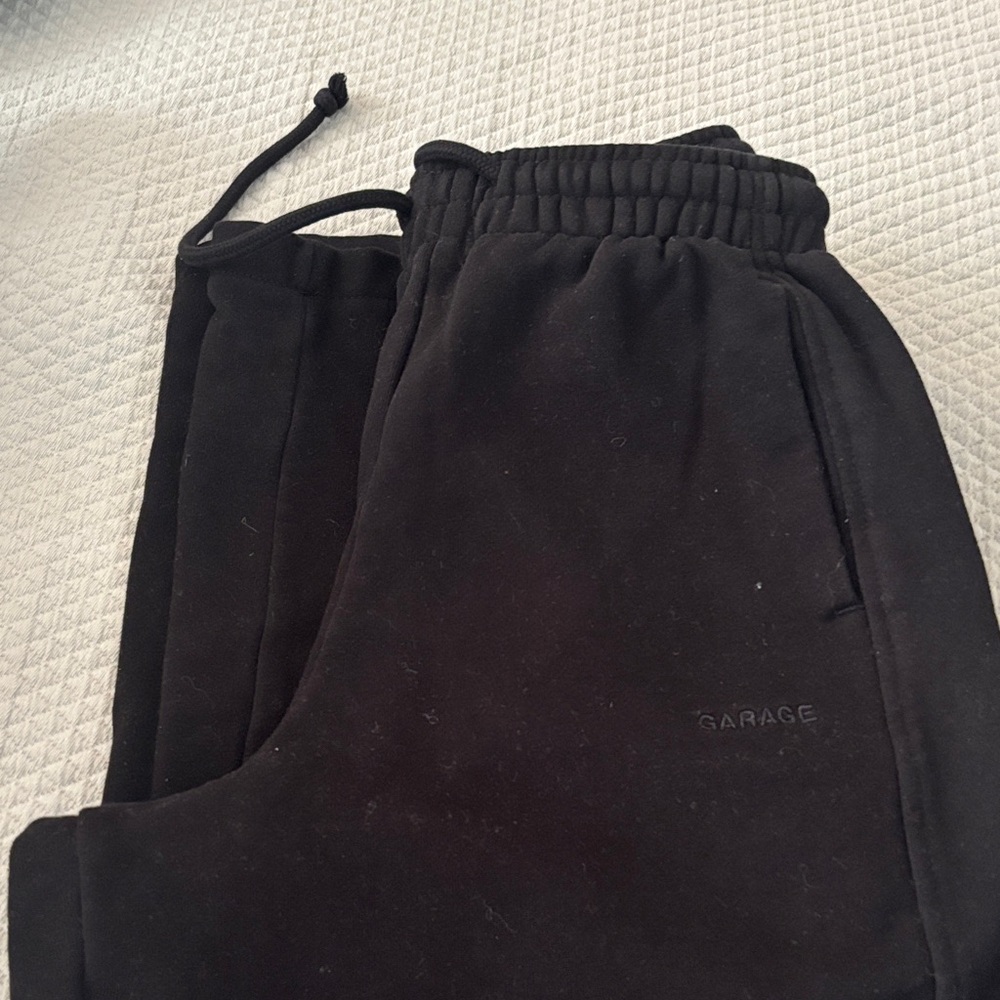 Garage black barrel sweatpants